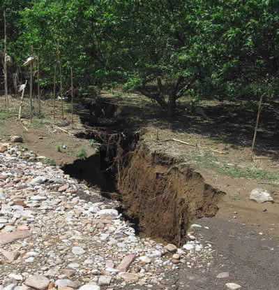 Photoshop合成崩塌破碎的山间公路效果